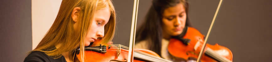 violin players